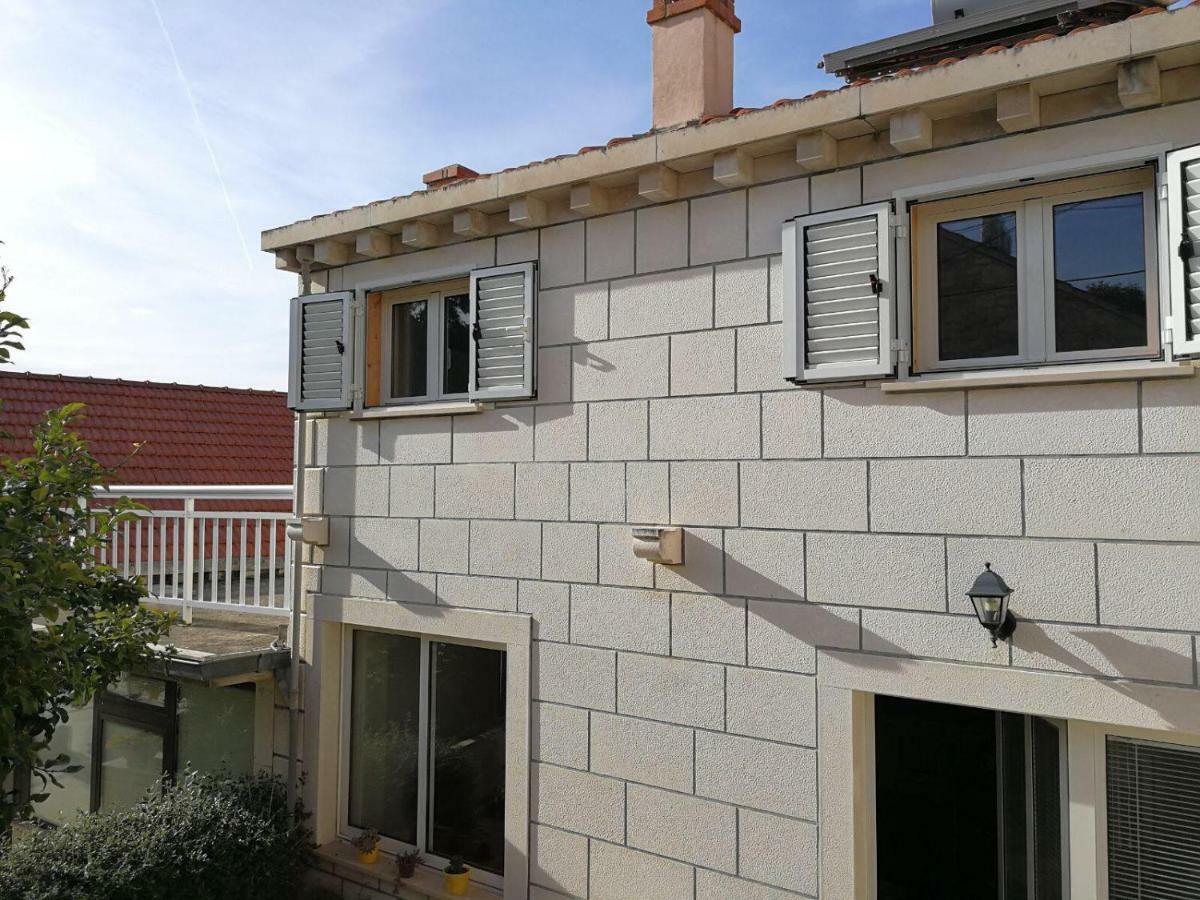 Barbaresko Apartment Lumbarda